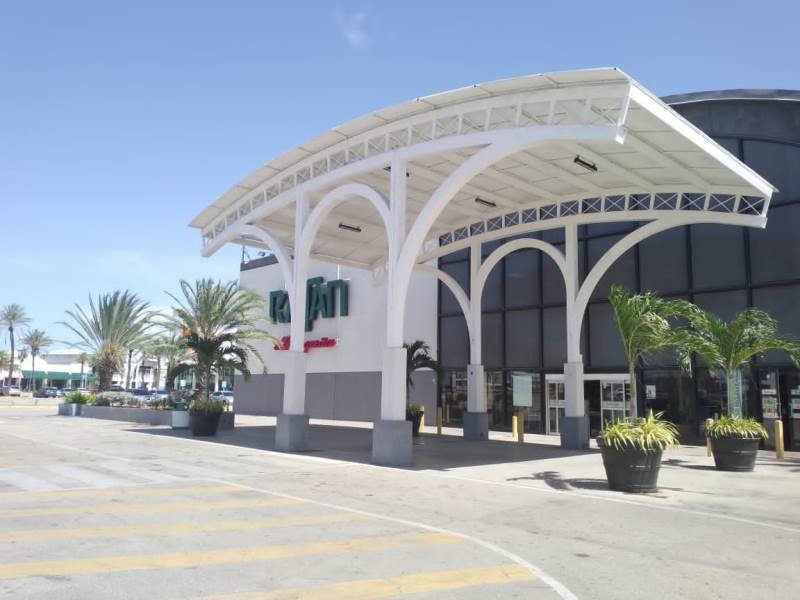 Local en Rattan Plaza