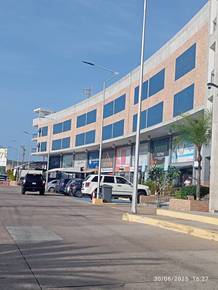 Oficina 196 m² en Av. Bolívar